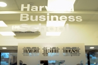 Inauguran Escuela de Negocios de Harvard