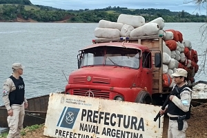 Argentina: incautan tabaco y soja en el río Uruguay