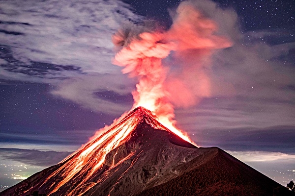 Guatemala: un millar de evacuados por volcán