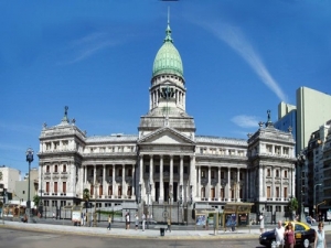 Senado argentino rechaza &quot;mega decreto&quot; de Milei