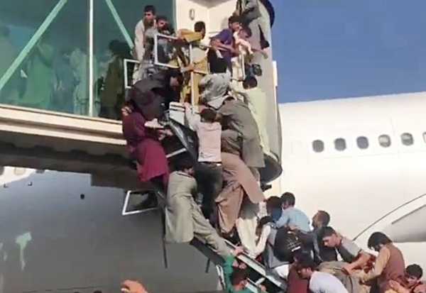 Caos en el aeropuerto de Kabul