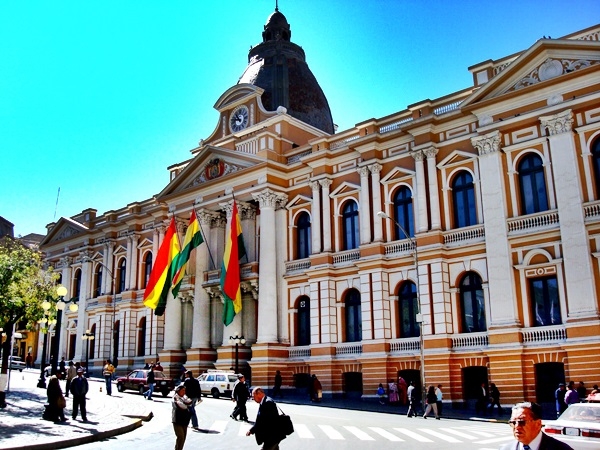 Bolivia: Tres ministros abandonan el gobierno
