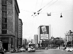 Ojos atrás - 28 marzo (1951) El primer trolleybus