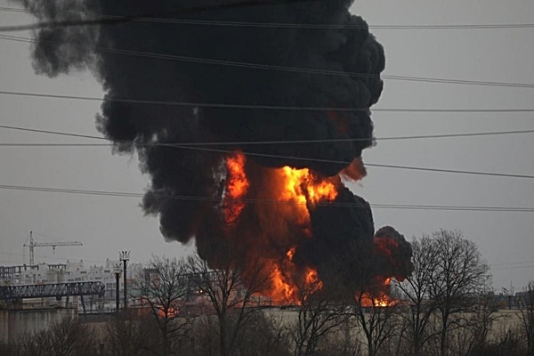 Ataque ucraniano incendia depósitos de combustible