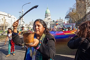 Pueblos originarios se manifiestan en Buenos Aires