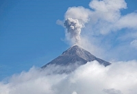 Volcán en Guatemala incrementa actividad eruptiva