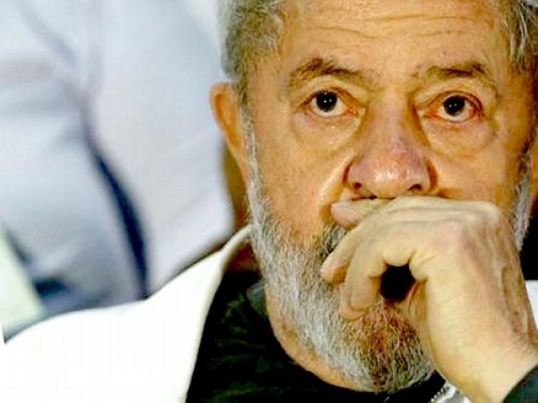 Lula posterga viaje a China por neumonía