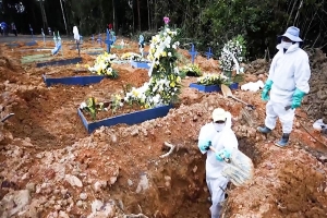 Muertes por COVID-19 supera las 100.000 en Indonesia