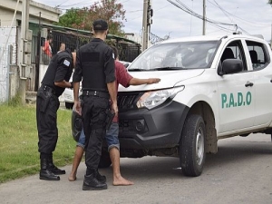 A prisión, abusó sexualmente de su hijastro