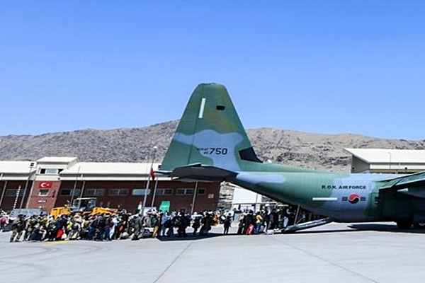 &quot;Alta amenaza terrorista&quot; en aeropuerto de Kabul