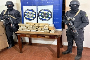 Incautan droga, armas y un millón de pesos