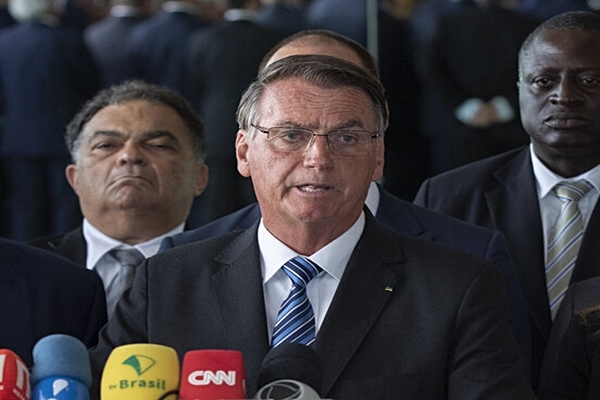 Bolsonaro estuvo en la embajada húngara