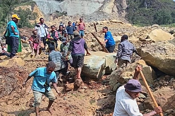 670 muertos en un desprendimiento de tierras