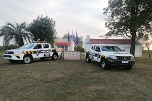 Jóvenes golpearon a policías