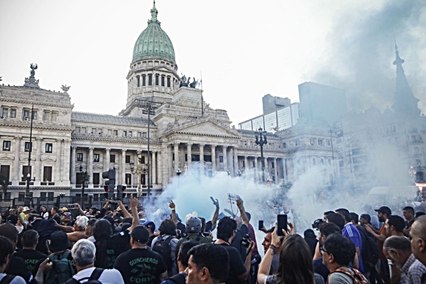 Movilización al Congreso argentino sin represión