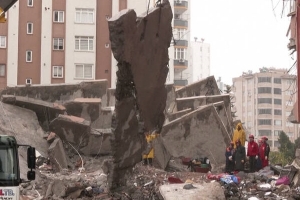Terremoto: Más de 11.200 víctimas