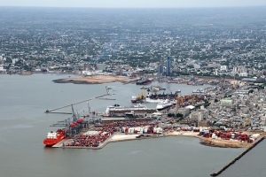 Industria eliminó el monopolio de Ancap en el puerto