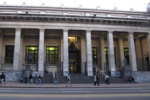 Oposición convoca al ministro por cierre de Biblioteca