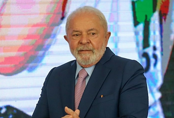 Médicos diagnostican a Lula con laberintitis