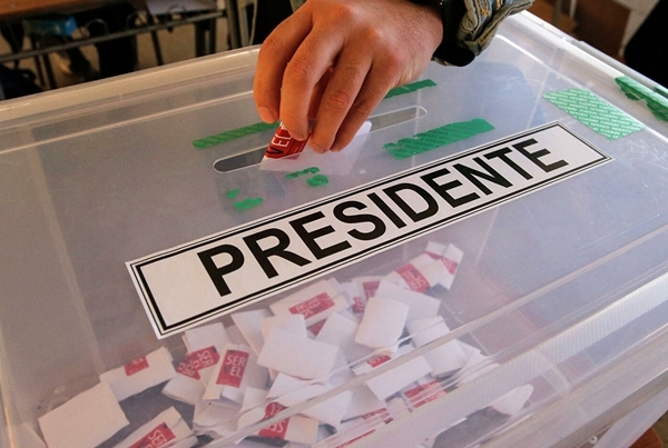 Candidatos emergentes ganan primarias en Chile