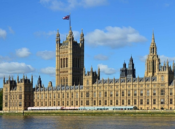 Evacúan parte del aeropuerto de Londres