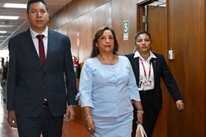 Perú: Fiscalía interroga a Dina Boluarte