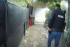 Robaban autos y los desarmaban