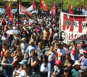 Argentina suspende a 400 policías por protestas