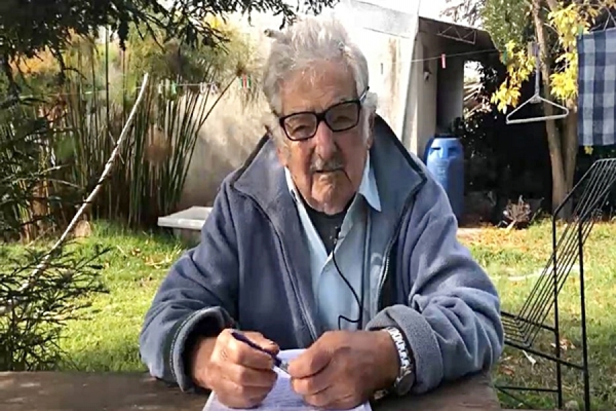 Mujica: Afecta “la figura presidencial”