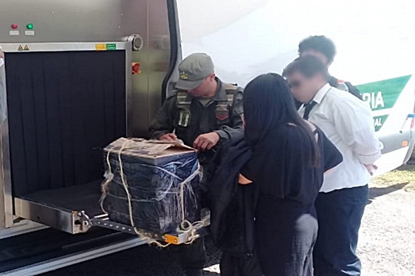 Argentina: Viajaban con 20.099.000 pesos ocultos