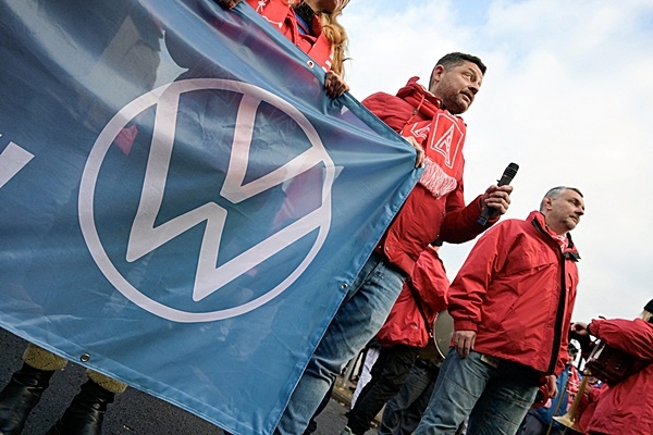 Alemania: empleados de Volkswagen inician huelgas