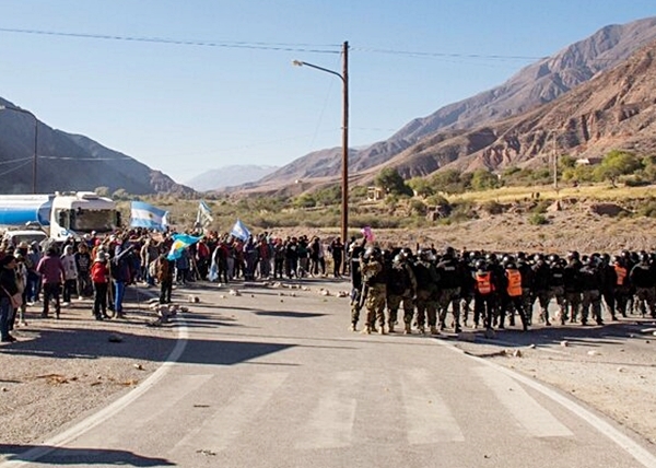 En Argentina, Purmamarca en pie de guerra